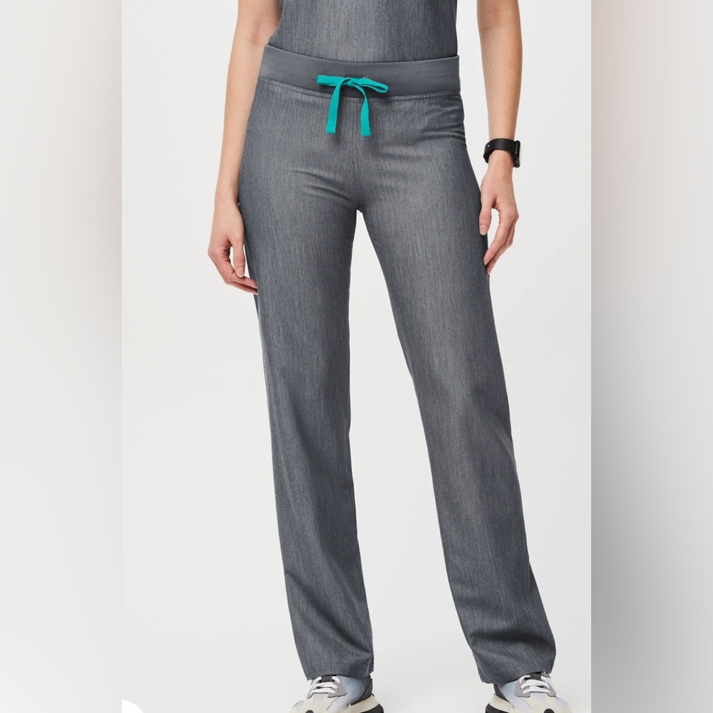Figs Livingston Scrubs in Graphite Gray. Size XL (regular length).